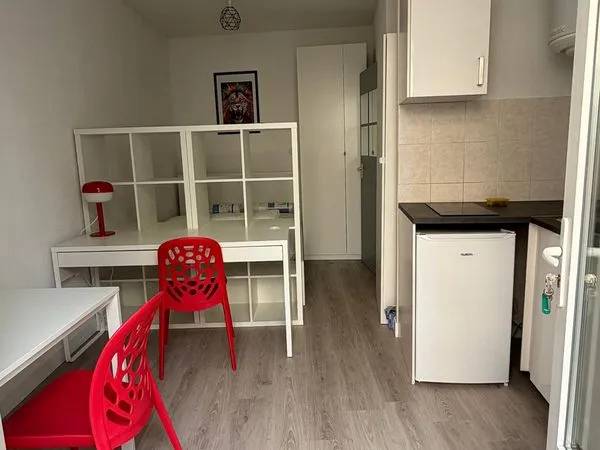 Studio 1 pièce 17 m² 