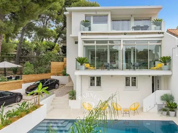Vente - Cassis - Superbe villa contemporaine avec piscine - vue mer 