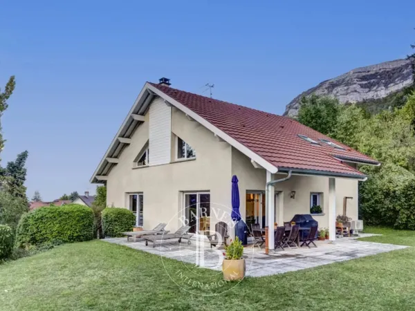 BARNES GENEVOIS - ARCHAMPS - VILLA AVEC APPARTEMENT 