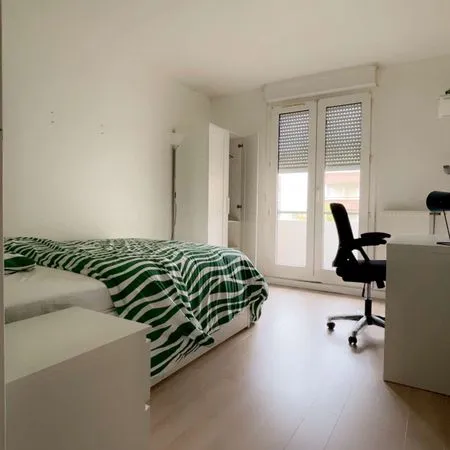 Chambre meublée - En Colocation Cergy St-Christophe - 5min à pied gare RER A 