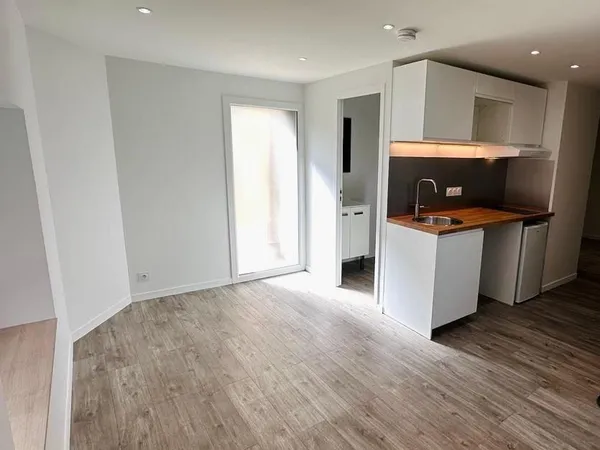 À LOUER - Charmant 2 pièces en rez-de-chaussée avec terrasse privative - 26 M2 