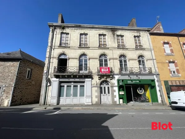 A VENDRE EN EXCLUSIVITE PAR BLOT VITRE ANCIEN HOTEL PARTICULIER A ARGENTRE DU PLESSIS 