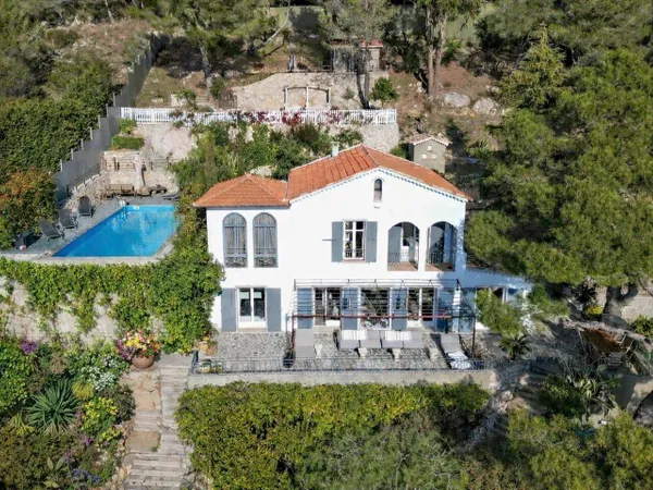 Villa 6 pièces 400 m² 