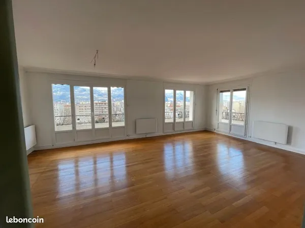 Appartement refait à neuf avec belle vue 90 m² 