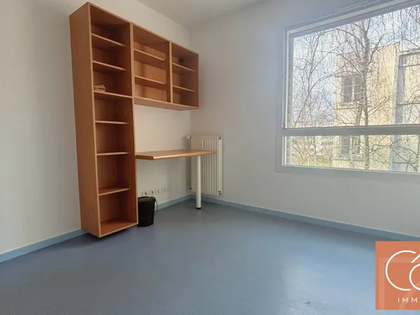 A VENDRE STUDIO 14,28M² - IMMEUBLE AVEC ASCENSEUR - VUE VILAINE - PROCHE METRO MABILAIS - QUAI DE 