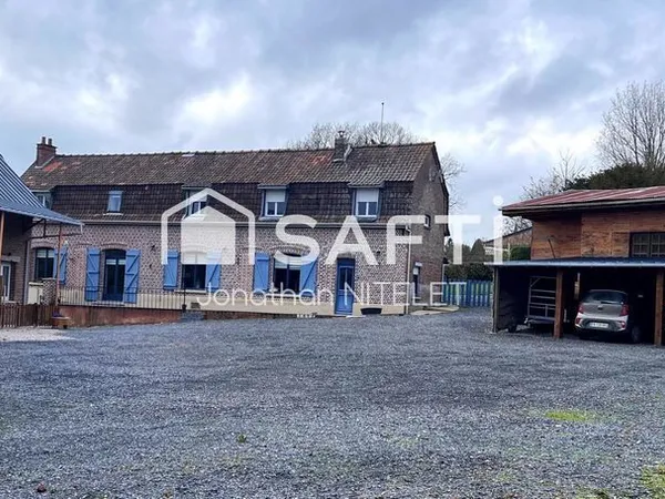 Maison spacieuse et ses dépendances 