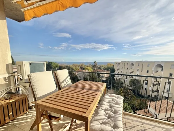 NICE OUEST - APPARTEMENT 3 PIECES DE 66M2 A VENDRE - DERNIER ETAGE - TERRASSE AVEC MAGNIFIQUE VUE 