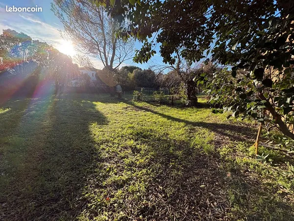 Terrain 817 m² AUBAGNE 