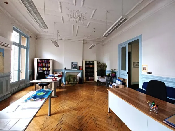 Bureaux 2 pièces 268 m² 