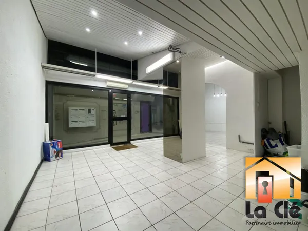 Vente local commercial avec vitrine, Agen hyper-centre 