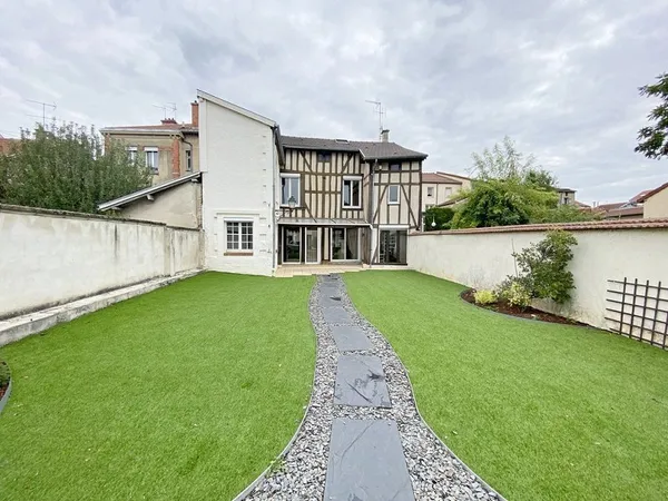 Maison 10 pièces 463 m² 