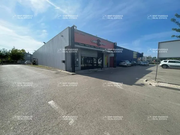 Local commercial 400 m²