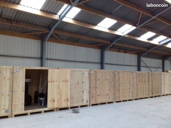 A LOUER, BOX DE STOCKAGE ( garde meubles, garages) 