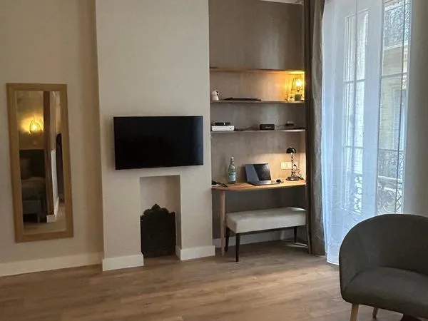 MARSEILLE VIEUX-PORT - GRAND STUDIO MEUBLÉ 35m2 