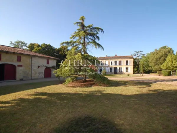 A vendre propriété de charme du XIXème siècle aux portes de Bord 