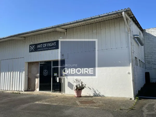 Local industriel 240 m² 