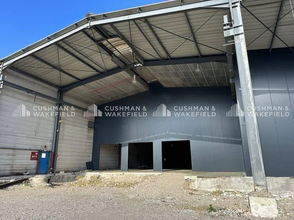 Local d'activité 1650 m² 