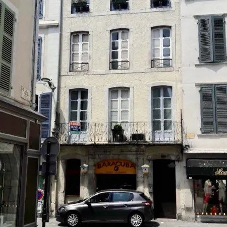 Opportunité investisseurs : ensemble de 4 appartements en hyper centre 