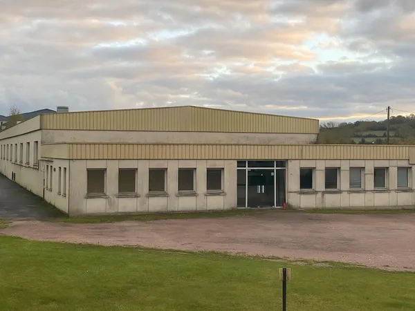 Bâtiment industriel de 2112 m² Zone Industrielle 61120 Vimoutiers 