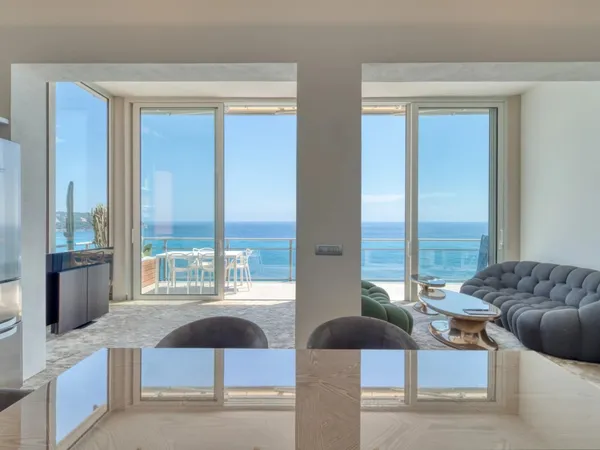 Roquebrune Cap Martin - appartement d'exception 112 m2 - terrasse 24m2 - garage fermé de 45 m2 