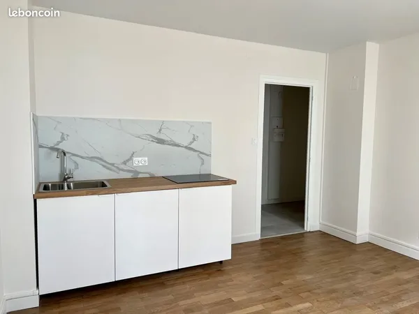 Studio 1 pièce 23 m² 