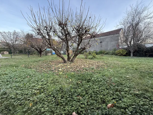 A vendre - Terrain + bati à Fontaine limite Seyssinet 