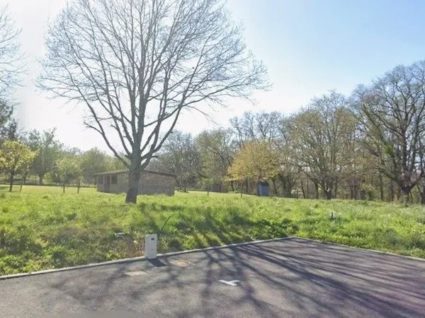 Terrain 700 m² 