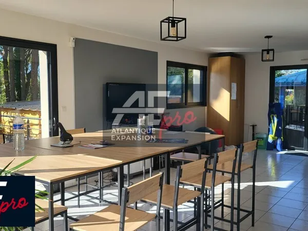 Bureaux 327 m² 