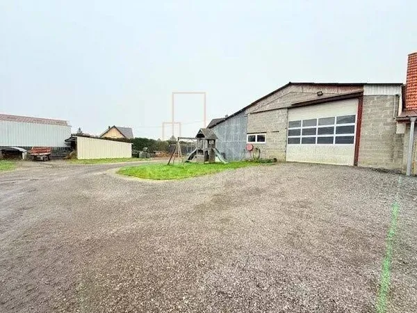 Entrepôt 237 m² 