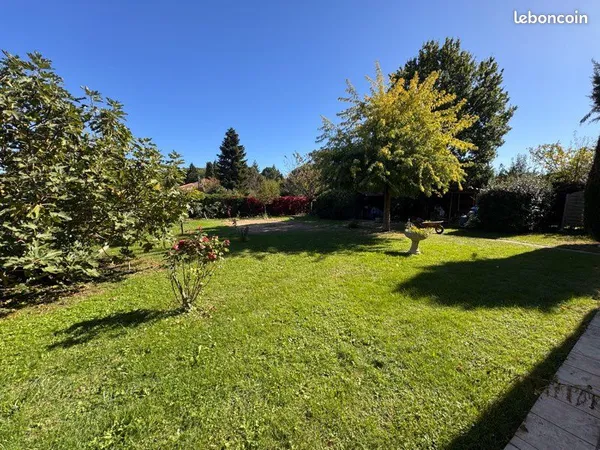 À vendre - Maison familiale avec dépendance à Estillac - Environnement calme et privilégié 