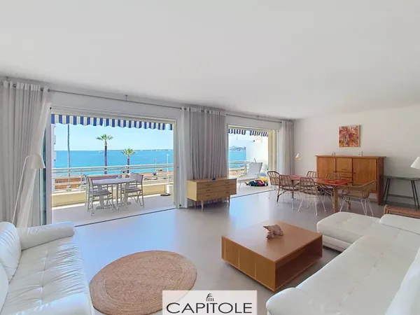 Juan les Pins : Face Mer, superbe appartement 5 pièces traversant de 148 m² ouvrant sur une 