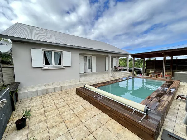 SAINT JOSEPH 97480 - VILLA T4 - PLAIN-PIED - PISCINE - VUE MER - PROCHE CENTRE 