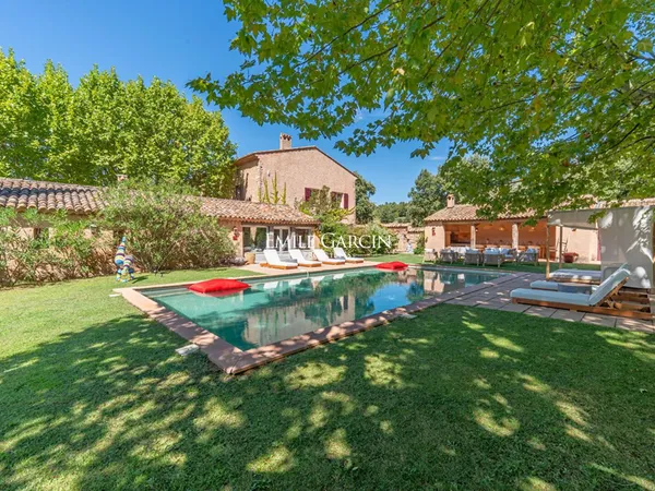 Mas provençal à louer à Rians, domaine d'exception avec tennis et héliport 