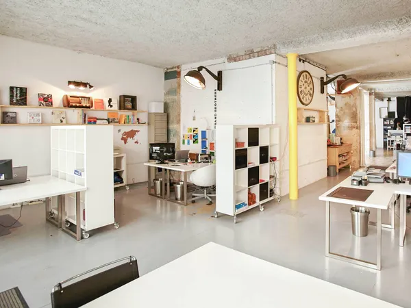 Loue De 1 à 4 postes fixes dans un atelier partagé à Clichy - 160m² 