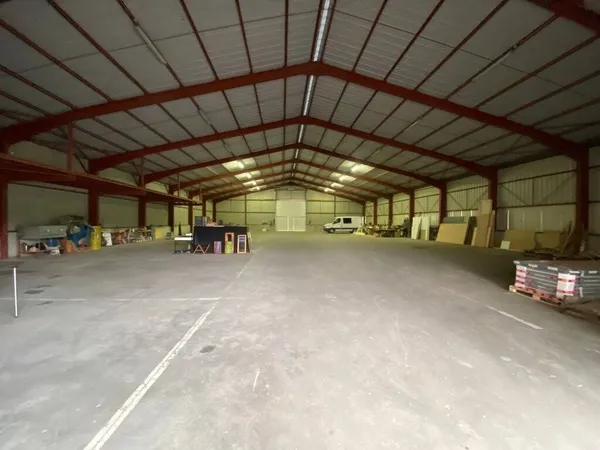 Local d'activité 1000 m² 