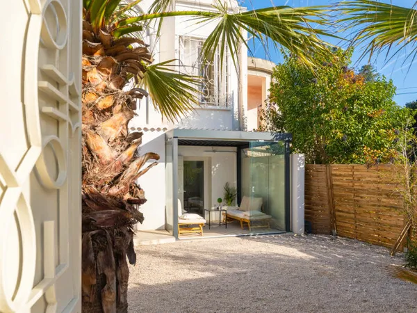 Bas de villa type 2 avec jardin et piscine 