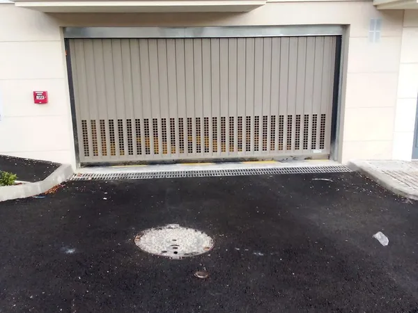 A louer grand box garage 24 m/2 