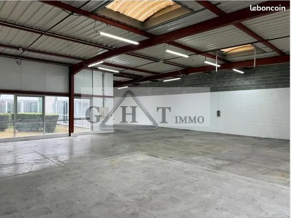 Bureau 650 m² 