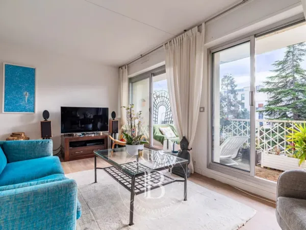 BOULOGNE NORD - 80 m2 avec large balcon Sud vue jardin 