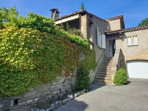 MAISON 143 M2 AVEC PISCINE 