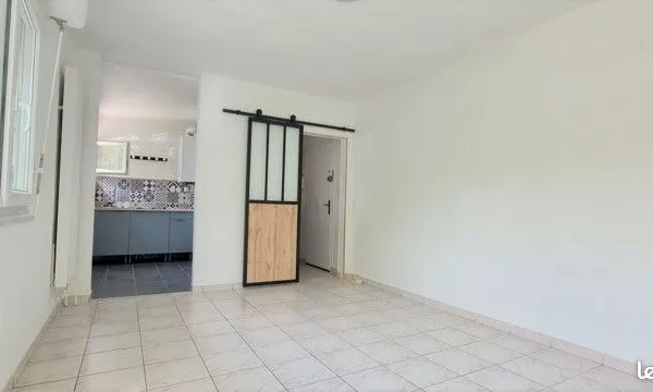Studio 1 pièce 31 m² 
