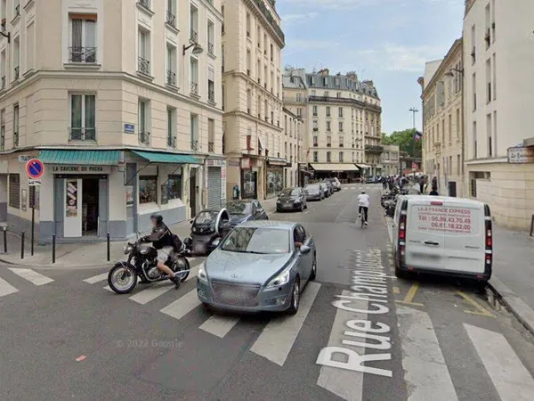 Boutique 2 pièces 84 m² 