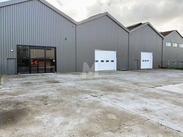 Local d'activité 2800 m² 