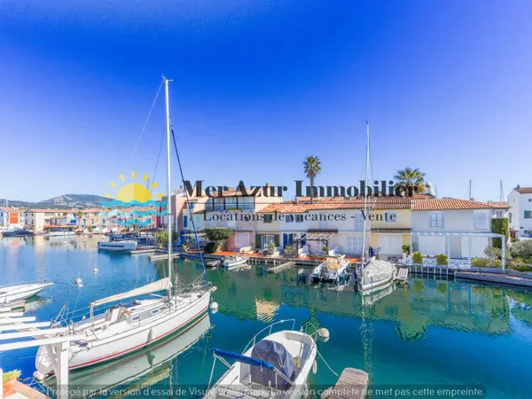 PORT GRIMAUD Belle maison 2 chambres avec amarrage 10m 