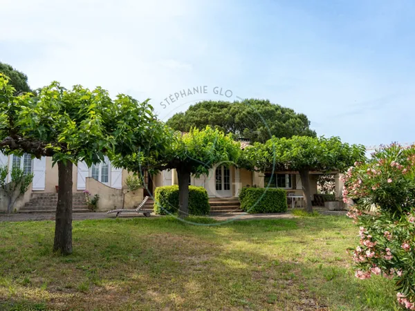 COGOLIN - Maison avec beau potentiel dans un environnement rési 
