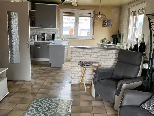 A LOUER disponible rapidement F5 de 110 m2 au 1er étage 