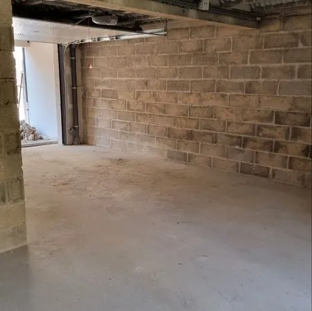 Atelier / Stockage — 43m² + jardin 50m² 