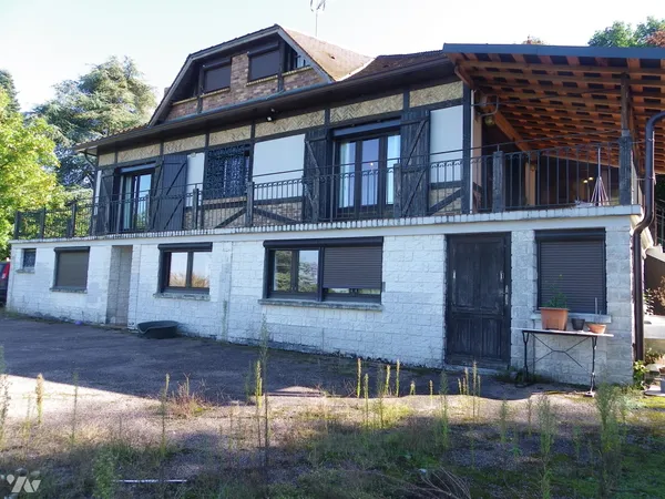 Maison 8 pièces 241 m² 