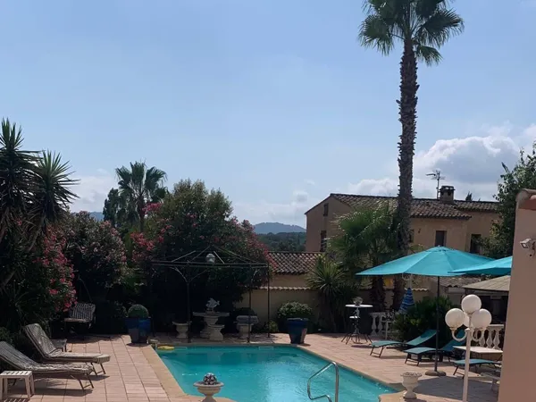 Maison 8 pièces 300 m² 