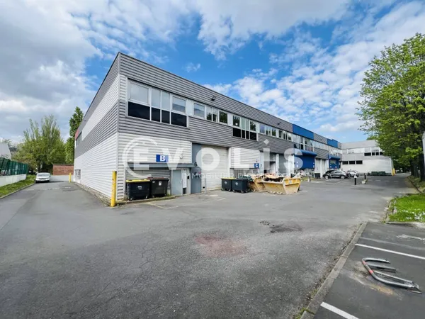 Local d'activité 396 m² 